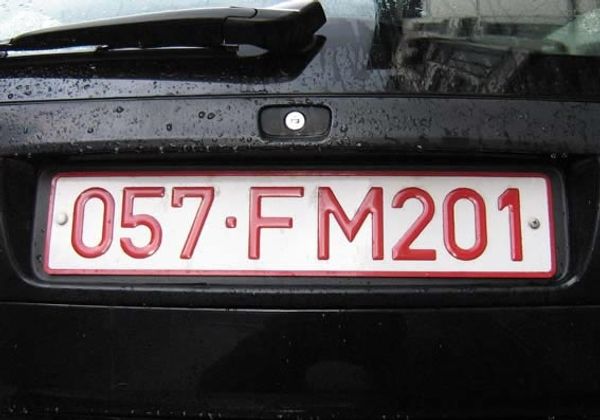 Matrícula diplomática 058, representando o país Eslovénia