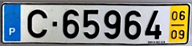Matrícula reboque português com a banda amarela a indicar o ano e mês em que foi registado