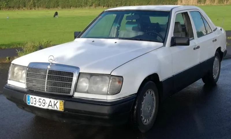 Veículo importado em 1997 para os Açores, com matrícula AK